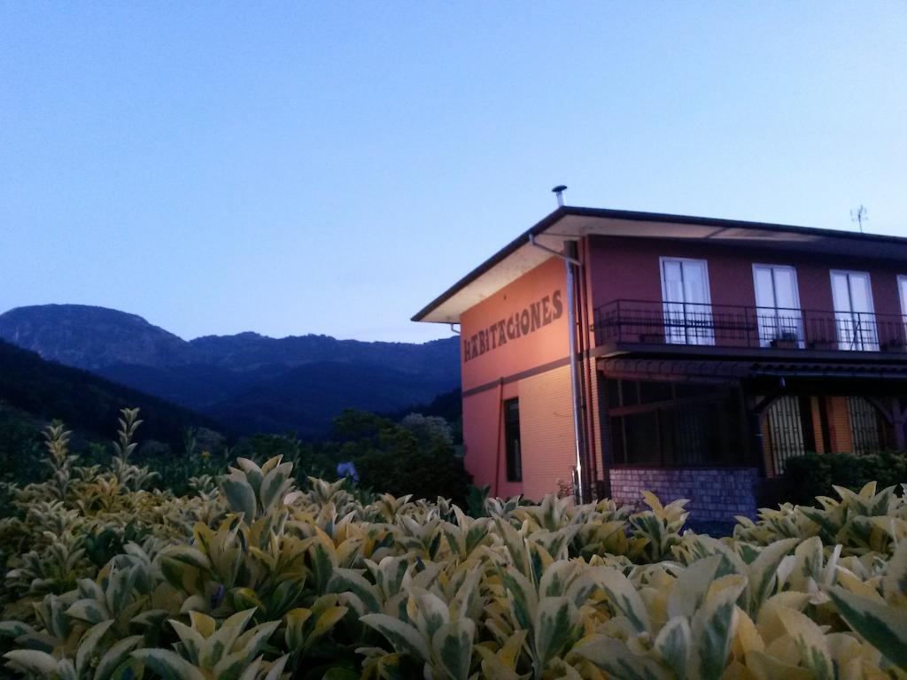 Pension Bide-Ondo Аморебиета-Етхано Екстериор снимка